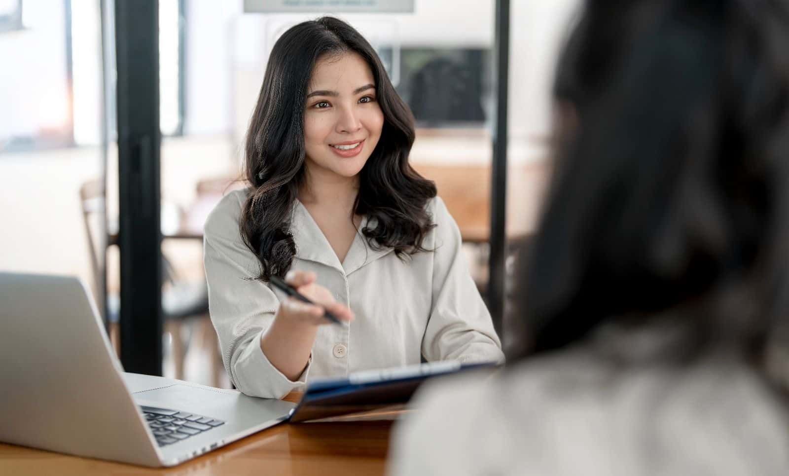52 Contoh Kelebihan dan Kekurangan Saat Interview & Cara Menjawabnya